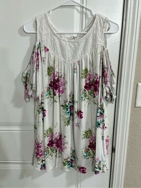 Torrid floral openshoulder blouse with eyelet detail pink and green size 3